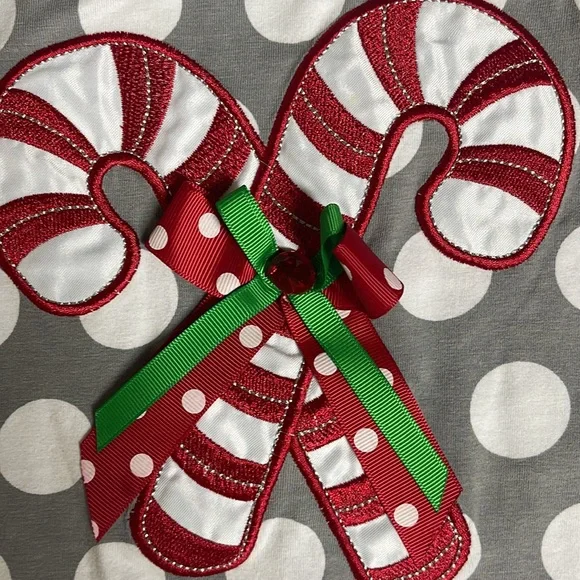 Rare Editions size 5 top. Gray with white polka dots. Candy canes on the front - Picture 6 of 8